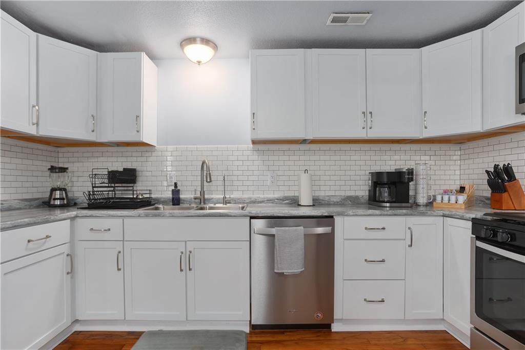 214 Ming Street — photo 12