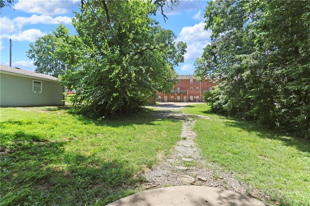214 Ming Street — photo 32