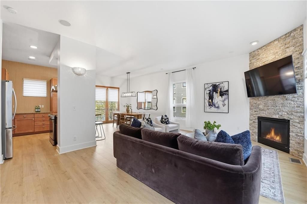 4547 Washington Street — photo 11