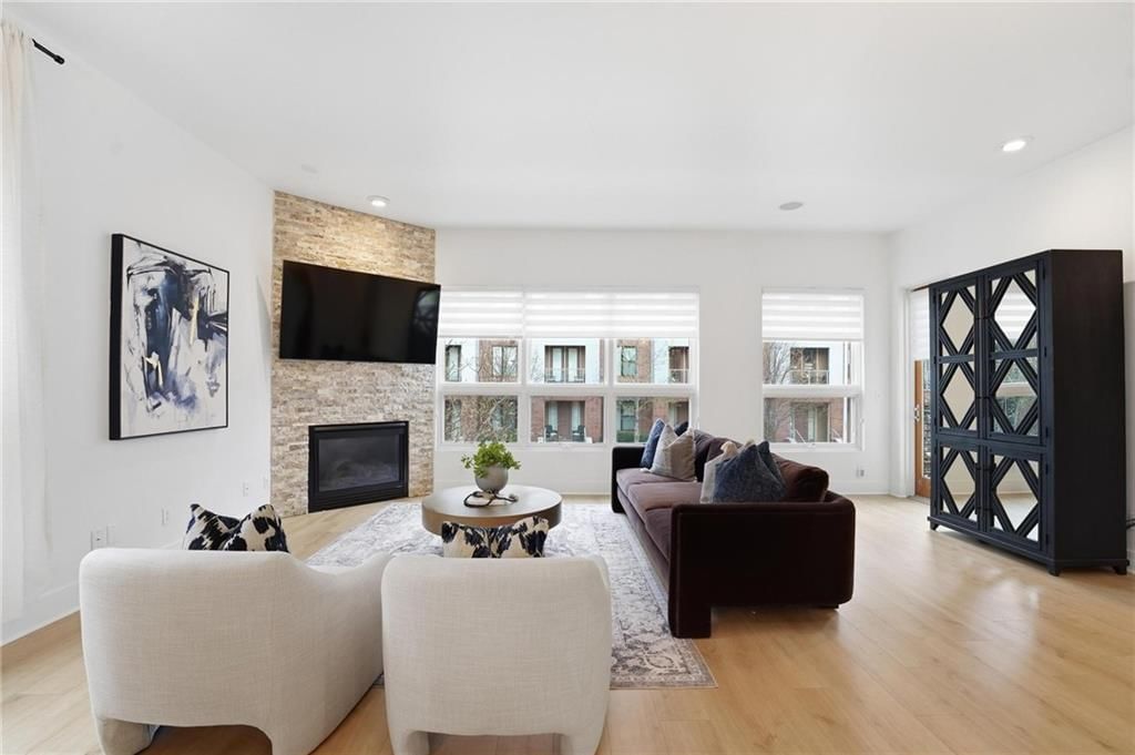 4547 Washington Street — photo 13