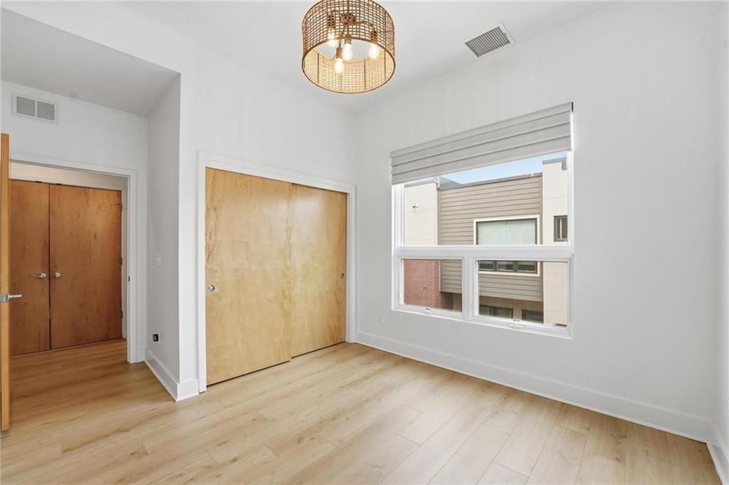 4547 Washington Street — photo 25