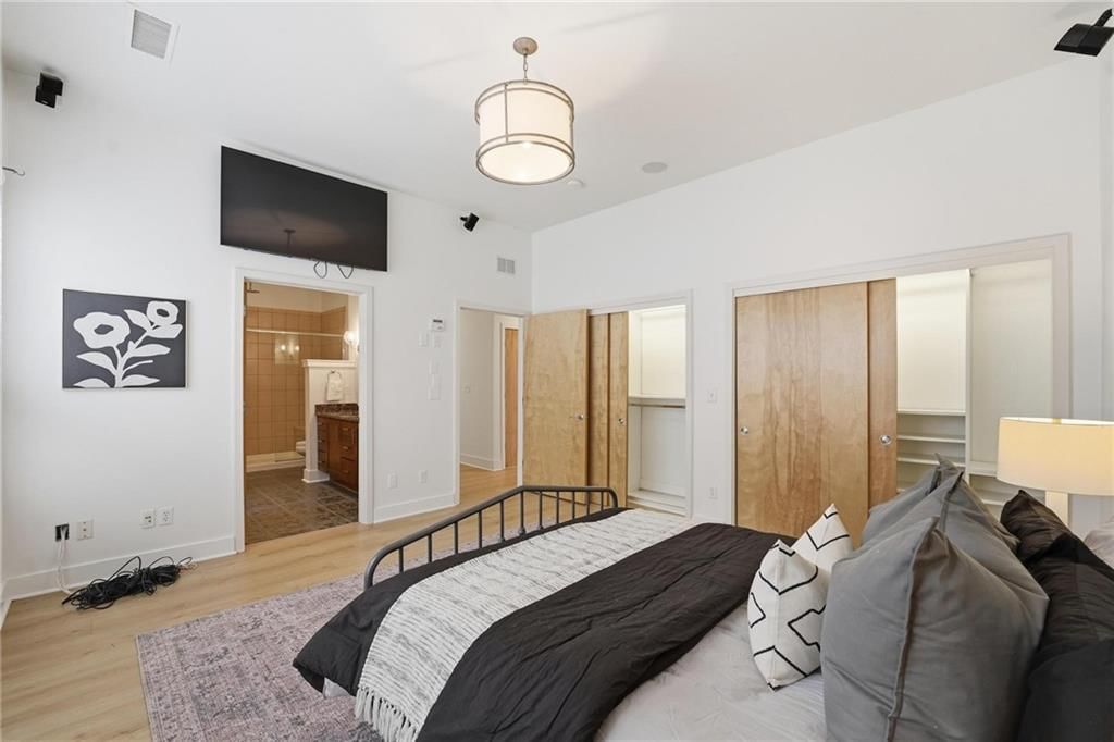 4547 Washington Street — photo 32