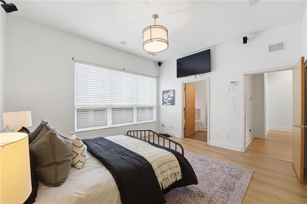 4547 Washington Street — photo 33