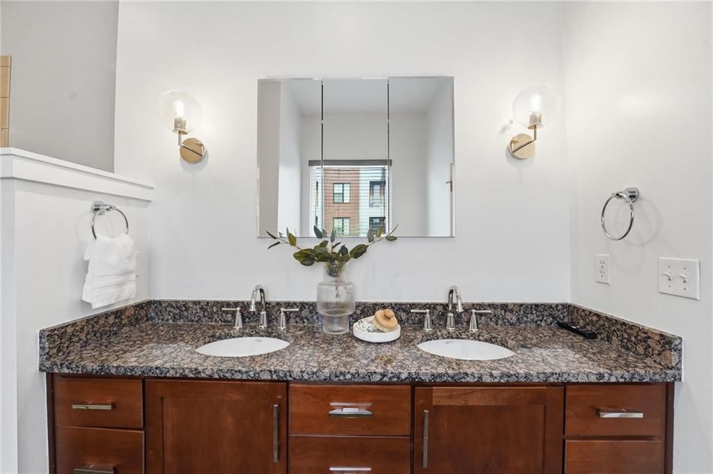 4547 Washington Street — photo 37