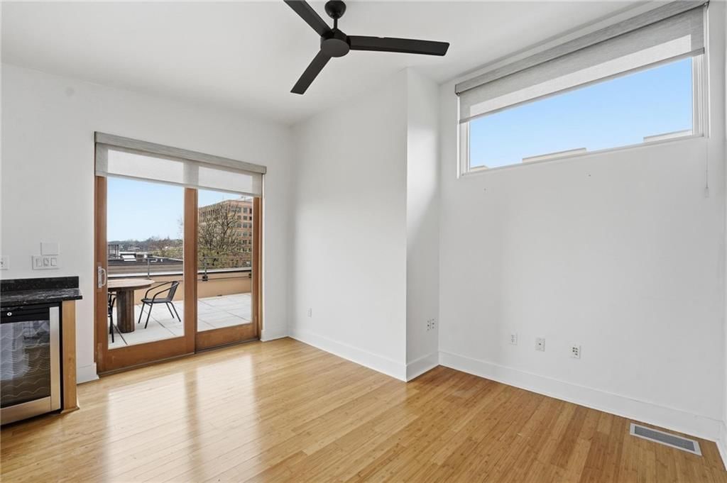 4547 Washington Street — photo 39