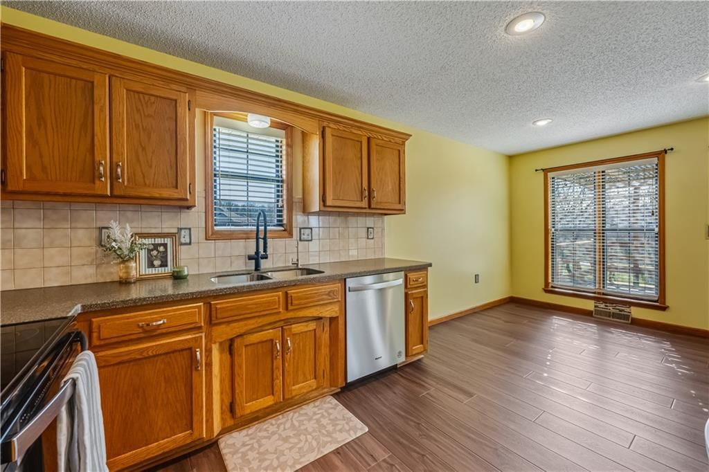 1208 Jennies Drive — photo 38