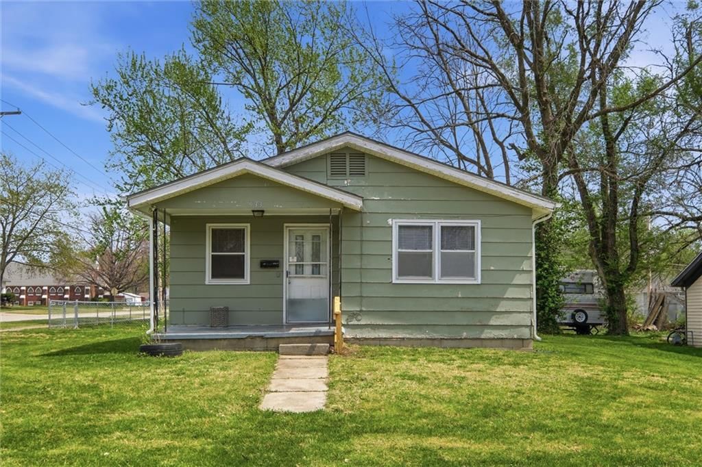 933 N Cedar Street — photo 1