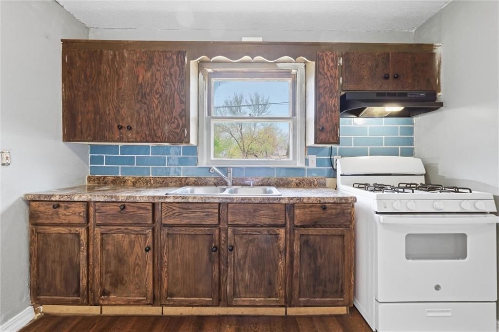 933 N Cedar Street — photo 11