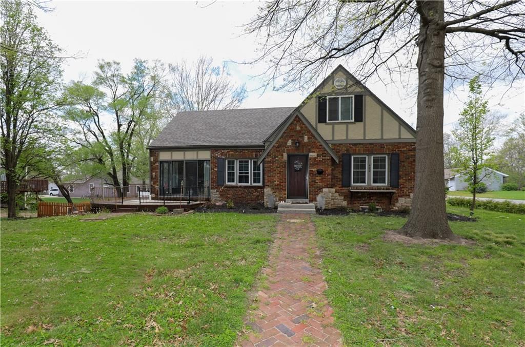 402 S DOYLE Street — photo 1