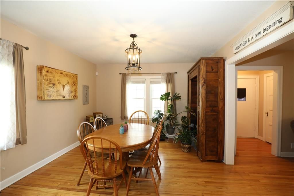 402 S DOYLE Street — photo 3