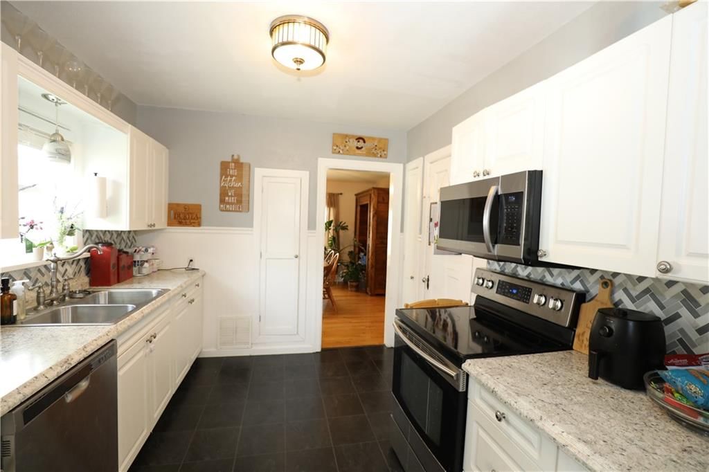 402 S DOYLE Street — photo 5