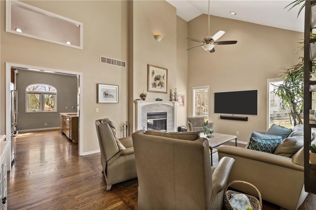 3925 SW Windsong Drive SW — photo 4