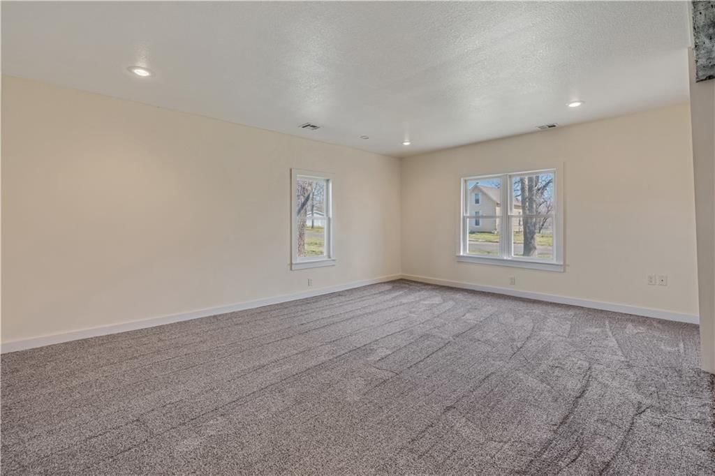 304 S Chestnut Street — photo 15