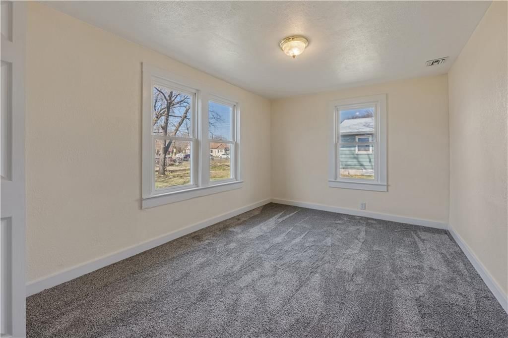 304 S Chestnut Street — photo 31