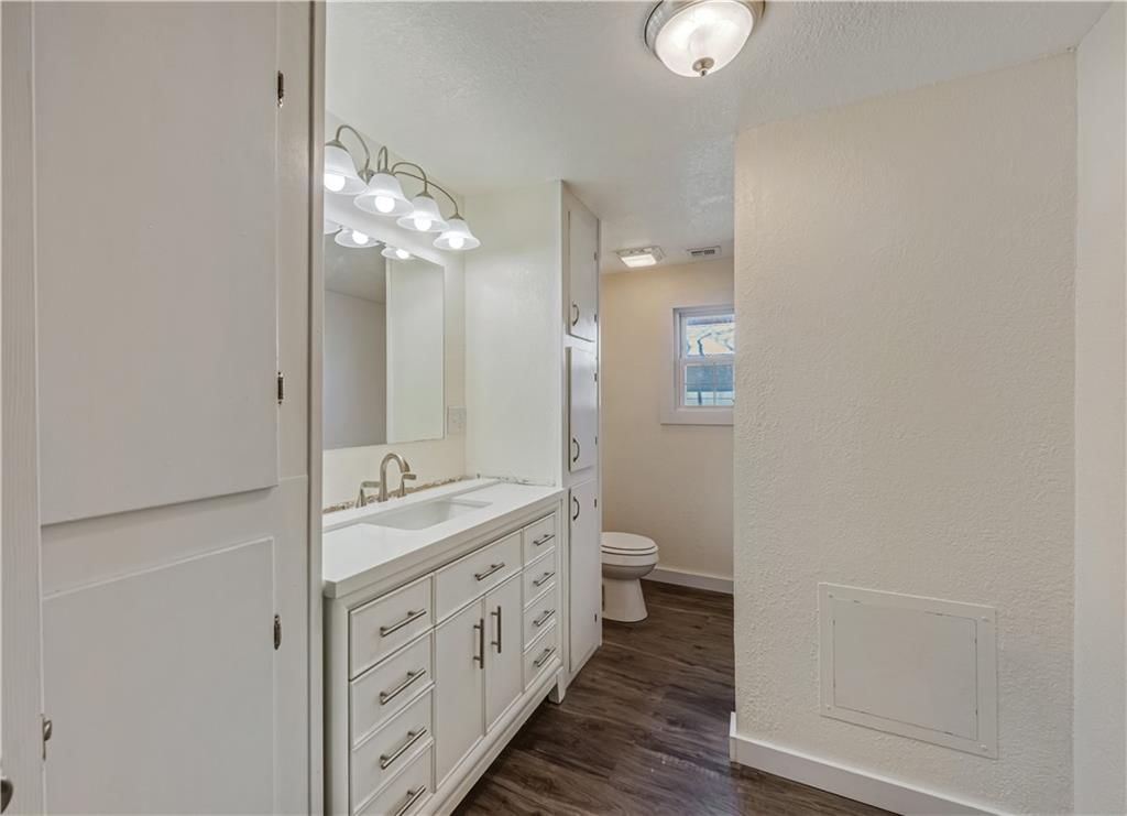 304 S Chestnut Street — photo 32