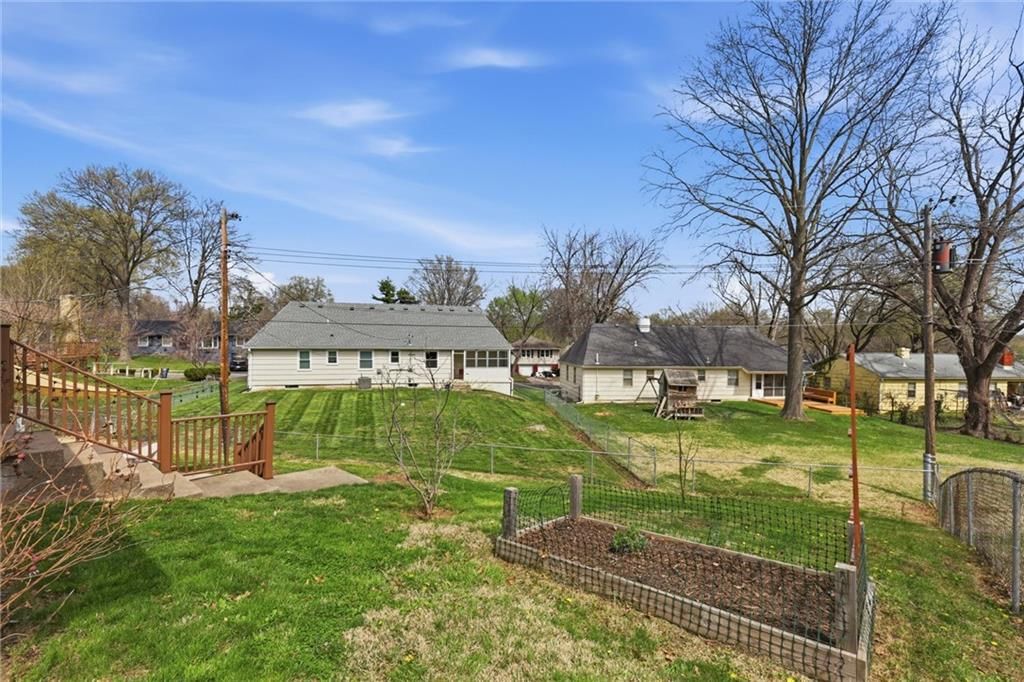 4853 NE Gladstone Avenue — photo 30