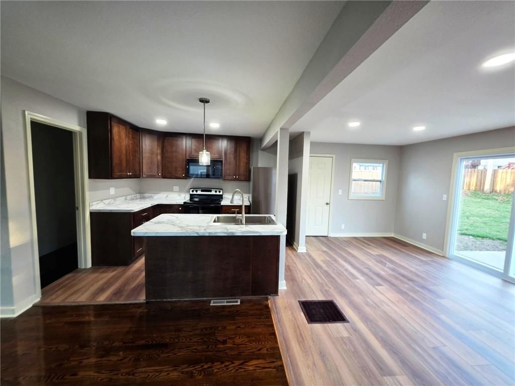 2748 Fairleigh Terrace — photo 7