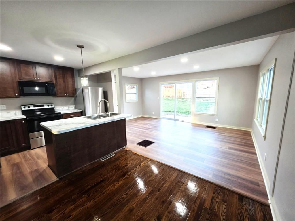 2748 Fairleigh Terrace — photo 9