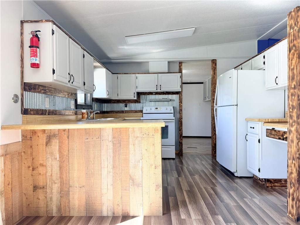 538 NW Church Street — photo 8