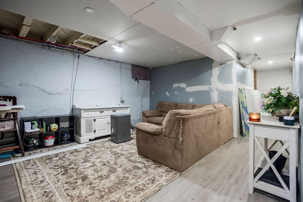 703 E Oak Street — photo 11