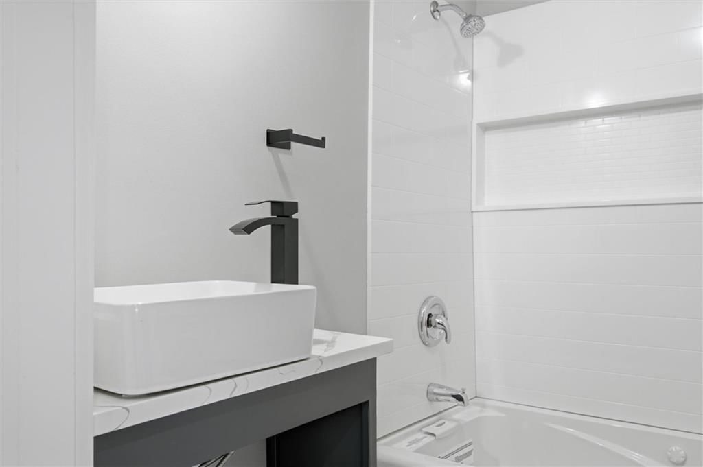 406 E Forest Street — photo 16