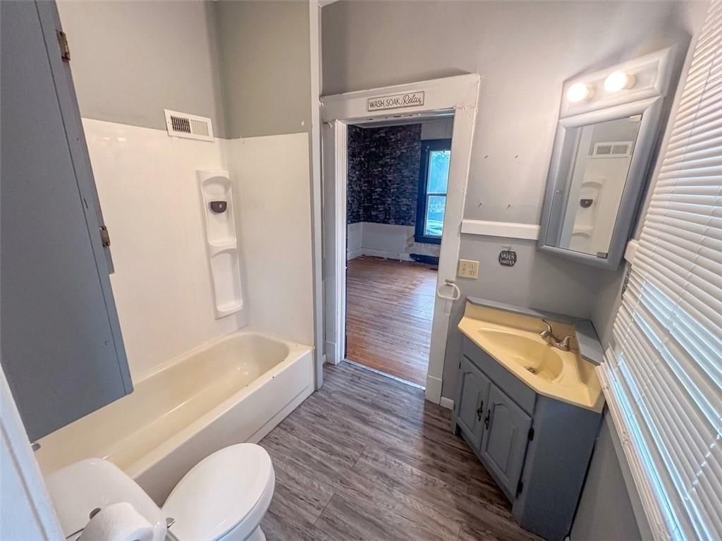 605 E Lexington Street — photo 16