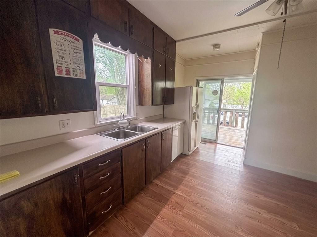 605 E Lexington Street — photo 17