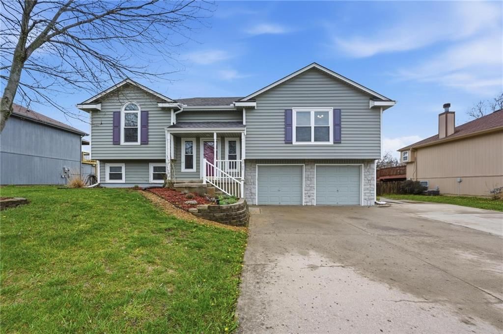 1707 Shelby Drive, Raymore, MO