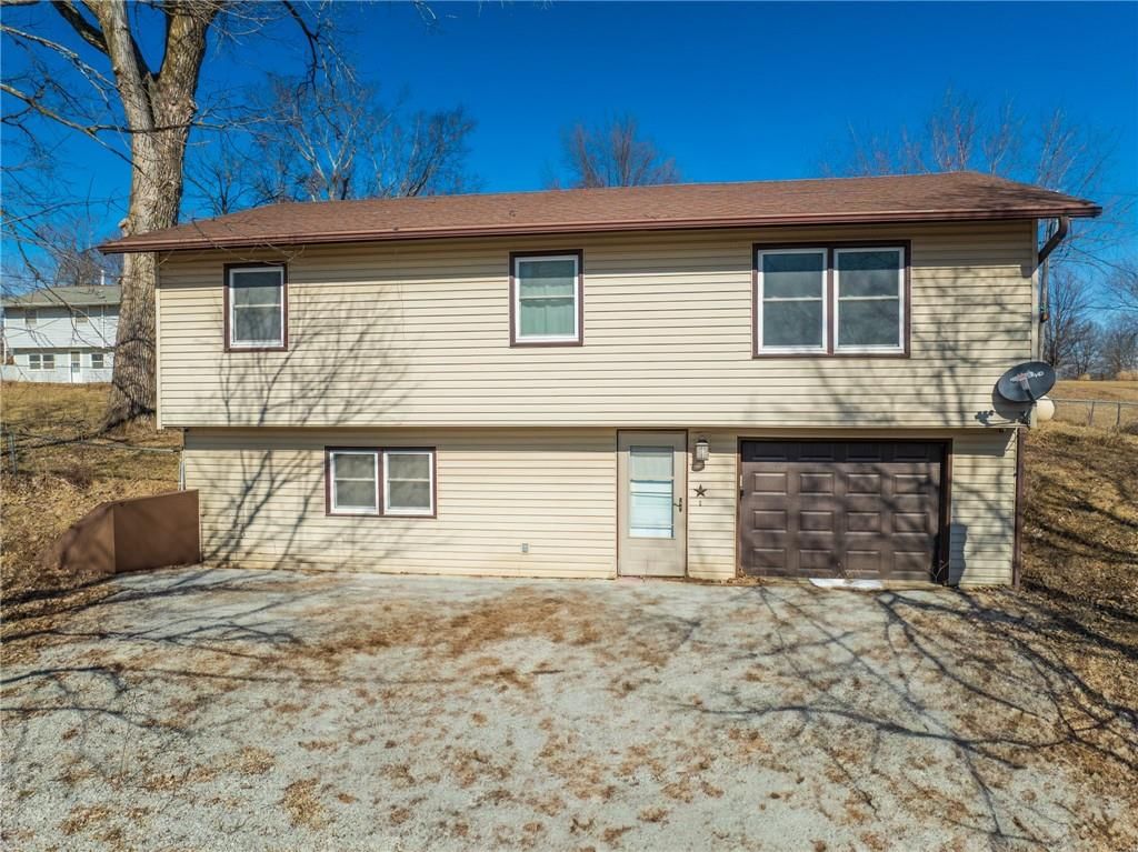 601 E James Road, Gallatin, MO