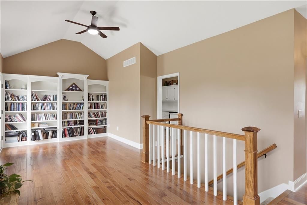 302 E Lawn Street — photo 5