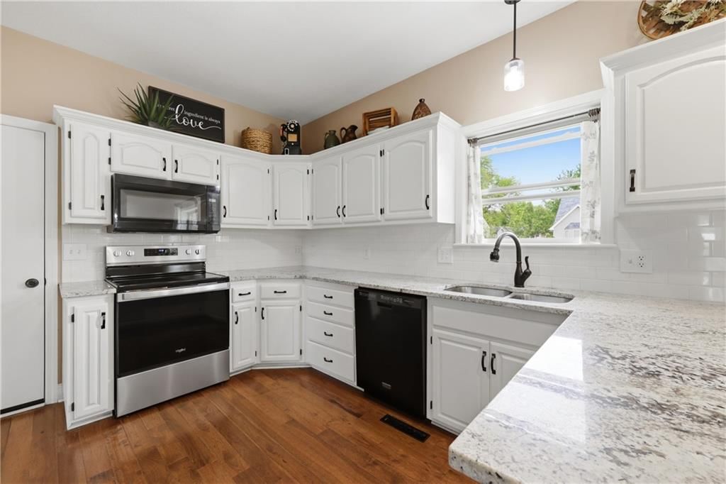 302 E Lawn Street — photo 11