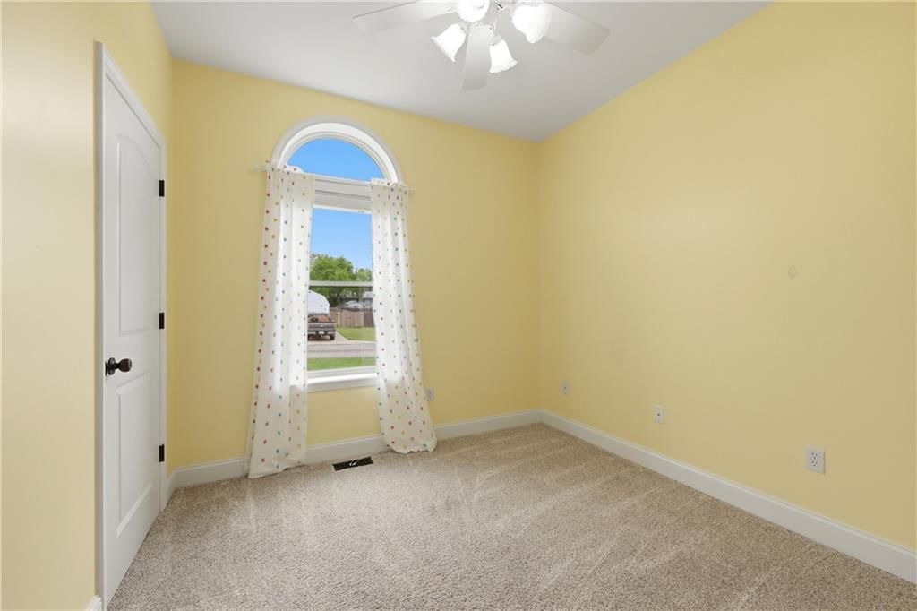 302 E Lawn Street — photo 22