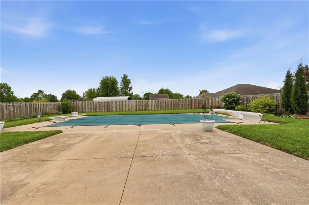 302 E Lawn Street — photo 37