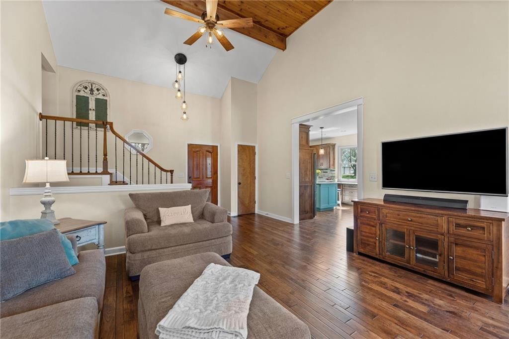 348 SE Brownfield Drive — photo 3