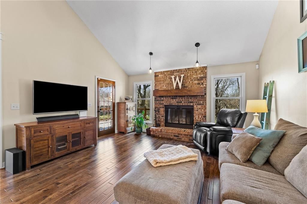 348 SE Brownfield Drive — photo 4