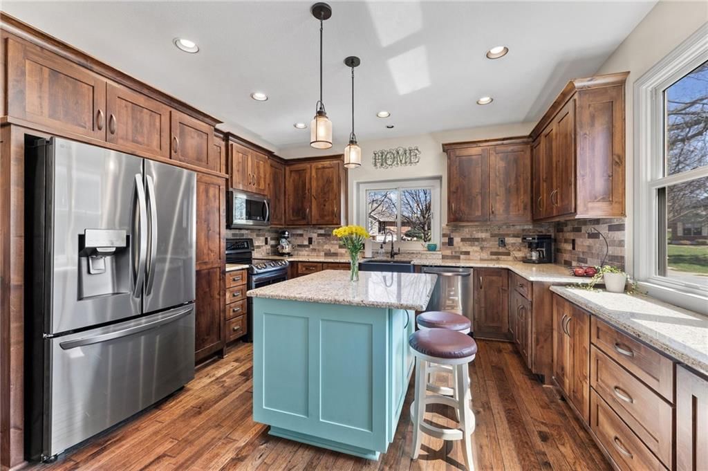 348 SE Brownfield Drive — photo 8