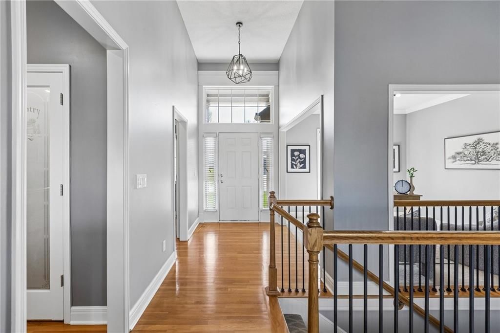 1642 N Hunter Drive — photo 3