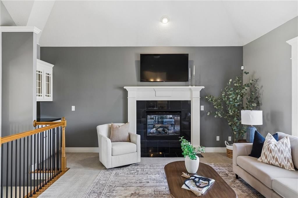 1642 N Hunter Drive — photo 8