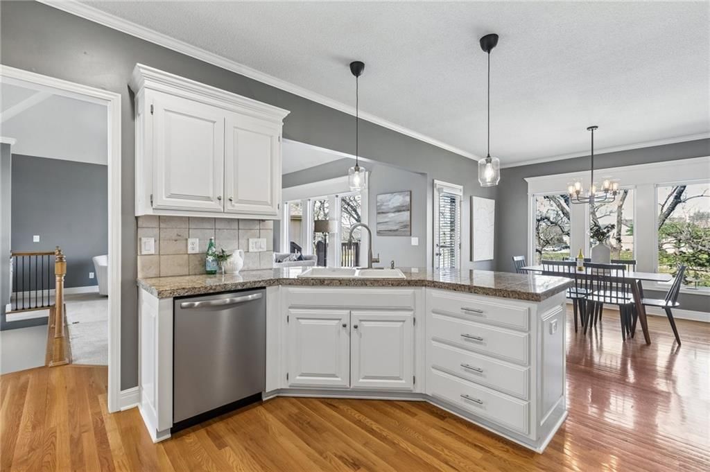 1642 N Hunter Drive — photo 13