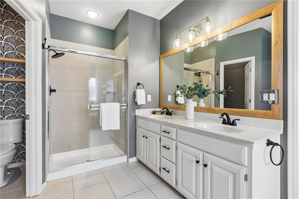 1642 N Hunter Drive — photo 17