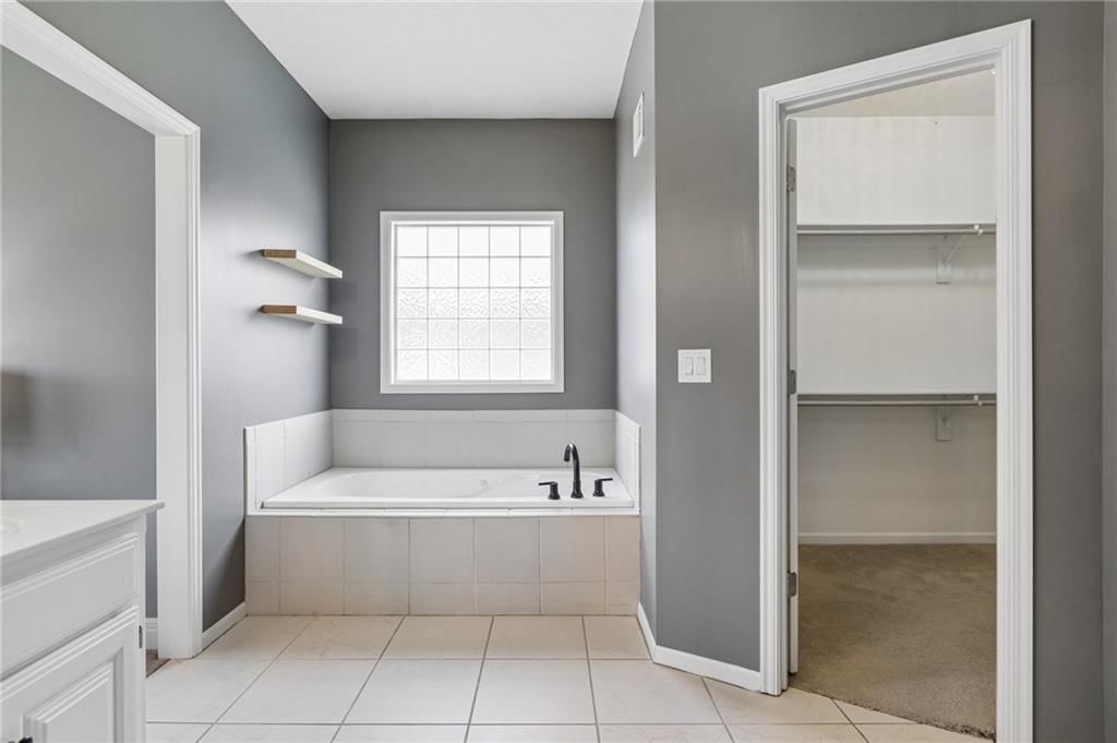 1642 N Hunter Drive — photo 18