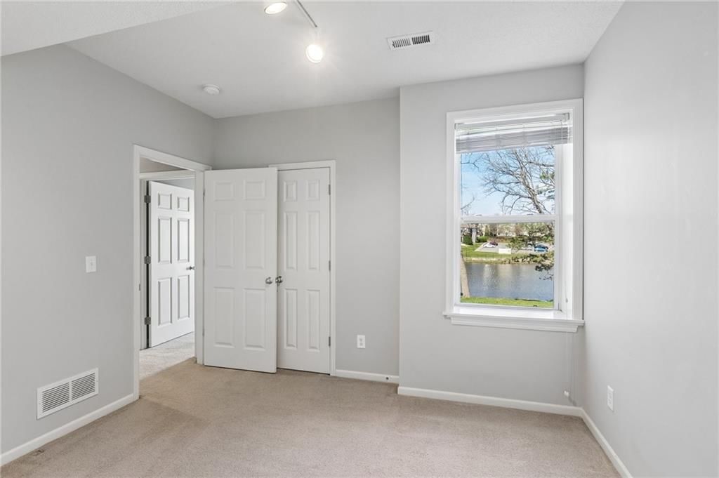 1642 N Hunter Drive — photo 19