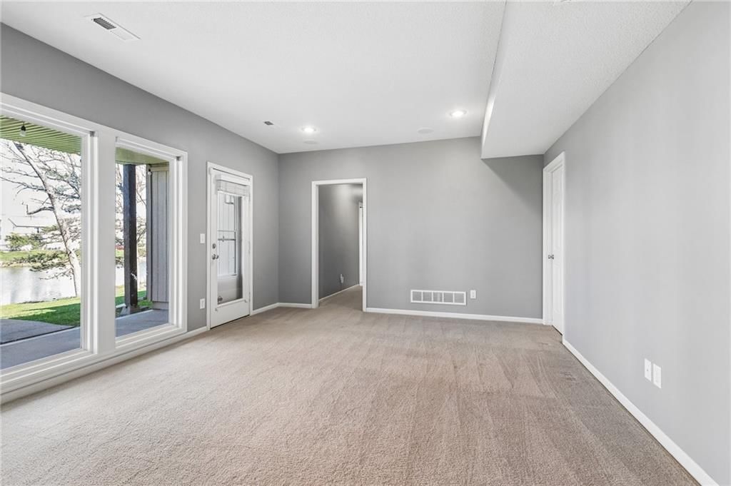 1642 N Hunter Drive — photo 20