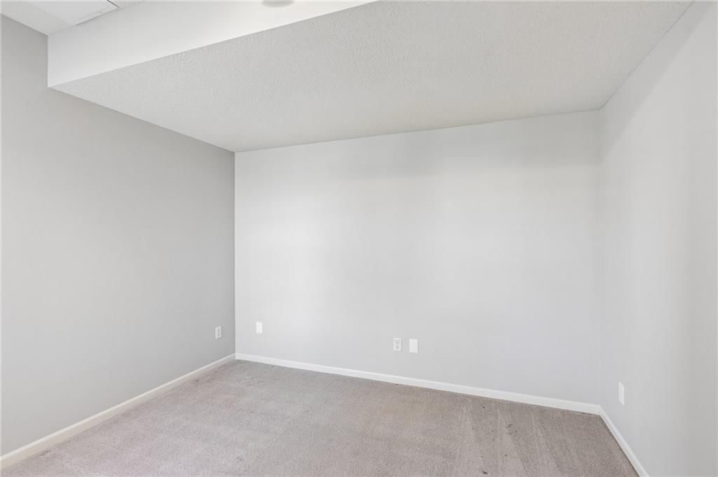 1642 N Hunter Drive — photo 21