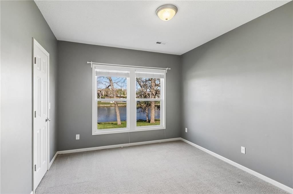 1642 N Hunter Drive — photo 22