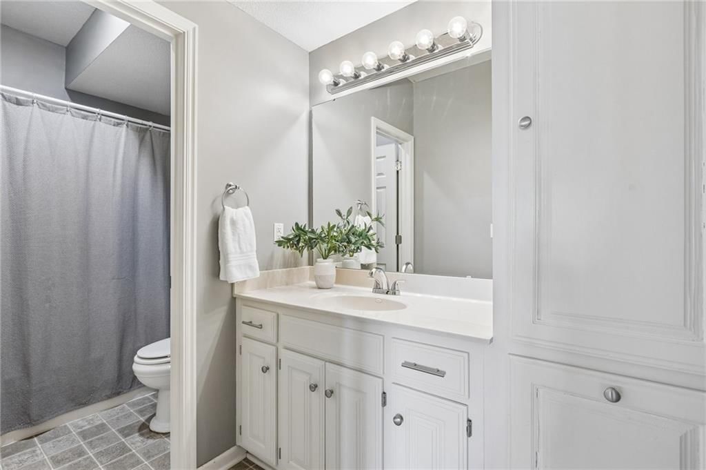 1642 N Hunter Drive — photo 25