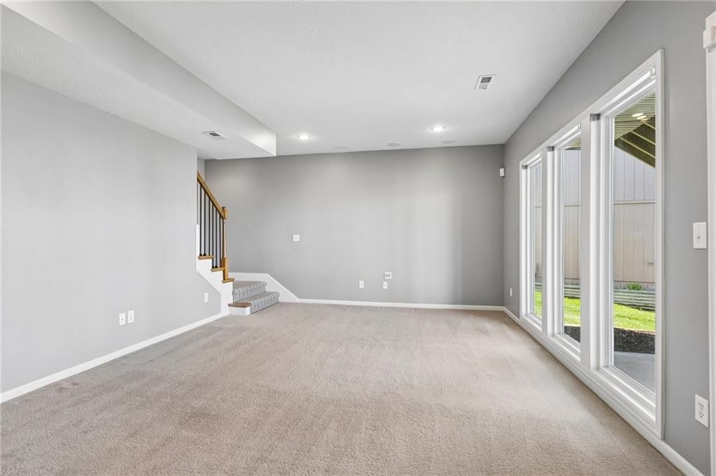 1642 N Hunter Drive — photo 31