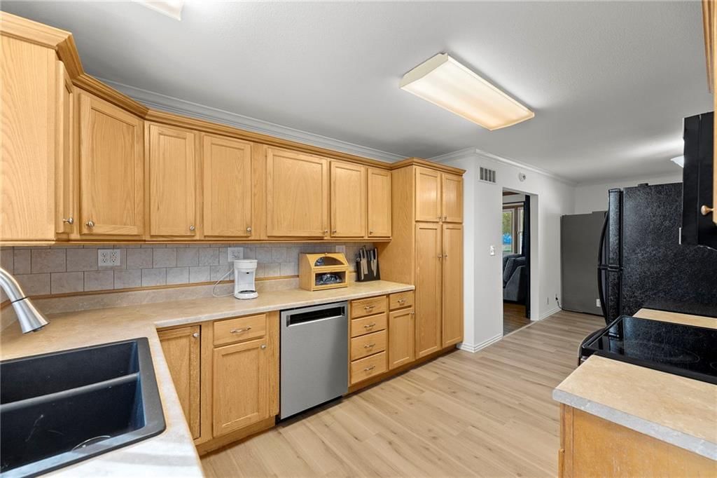 1327 S Mulberry Street — photo 10