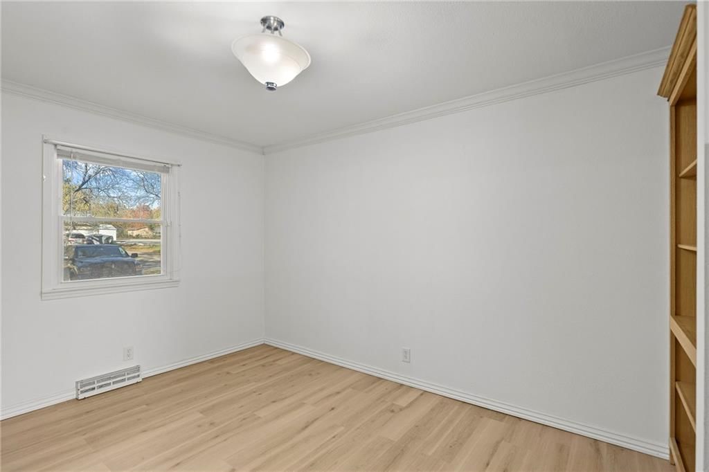 1327 S Mulberry Street — photo 13