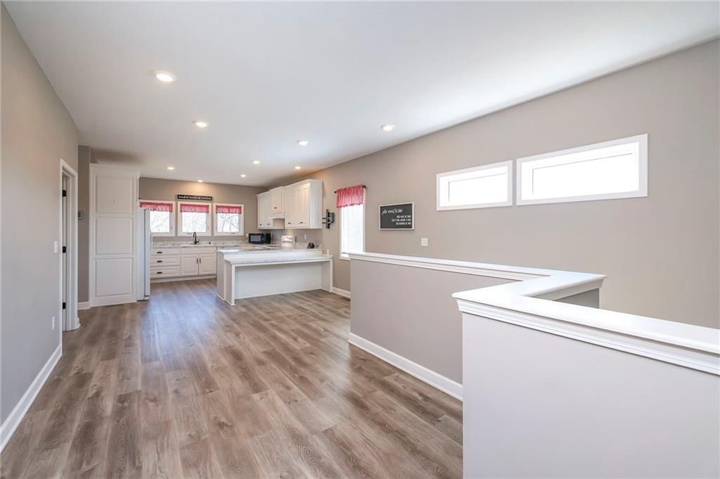 517 Village Lane — photo 8